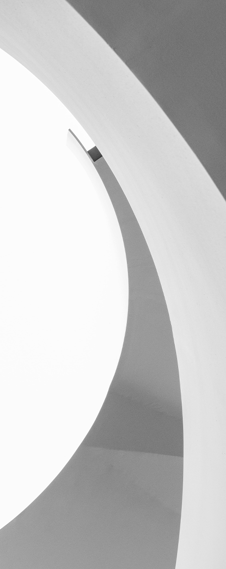 Zdjęcie przedstawiające element architektoniczny biało szary 